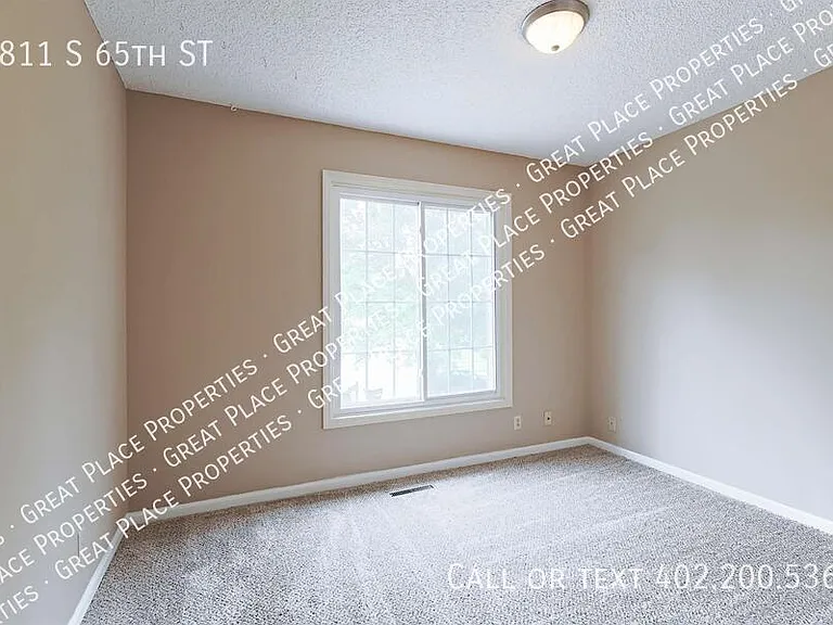 4811 S 65th St — Photo 25