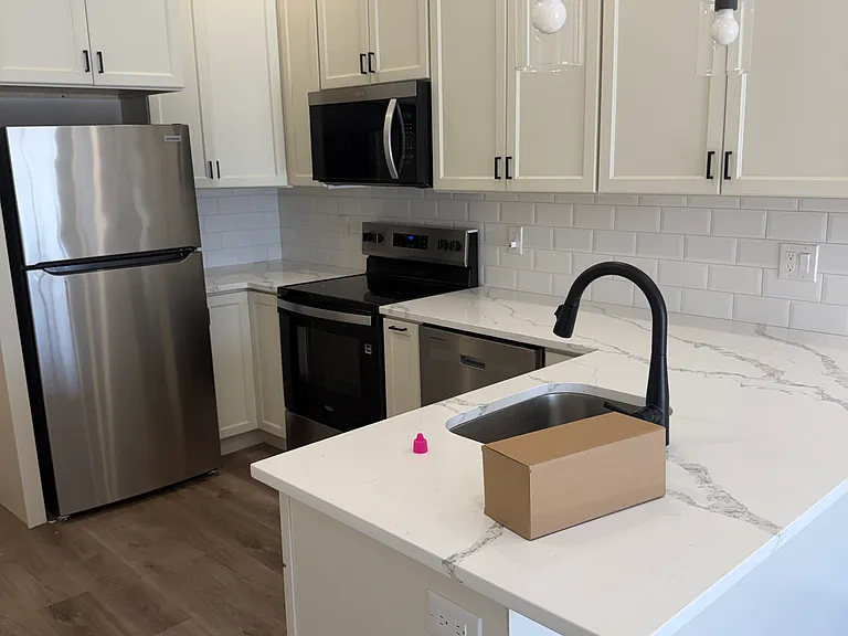 105 N 63rd St #4 — Photo 8