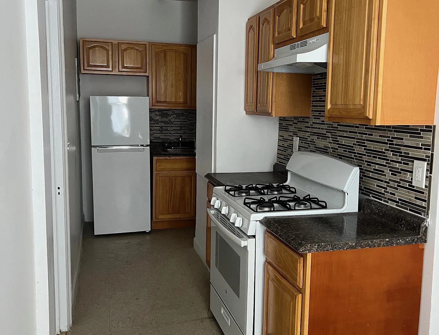 Studio, 650 sqft, $1,595 — Photo 2