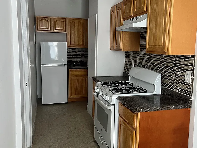 2133 Wallace Ave #112 — Photo 2