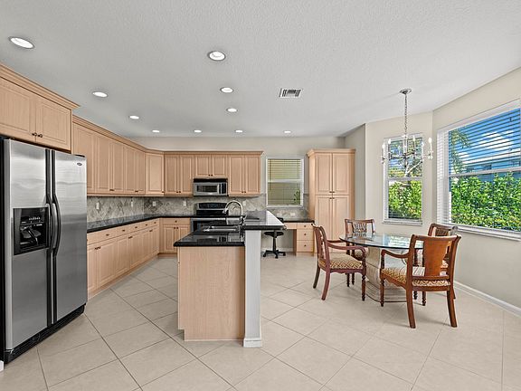 4th image of 9042 Dupont Place
