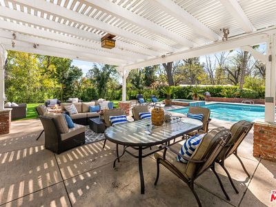 23340 Collins St, Woodland Hills, CA, 91367