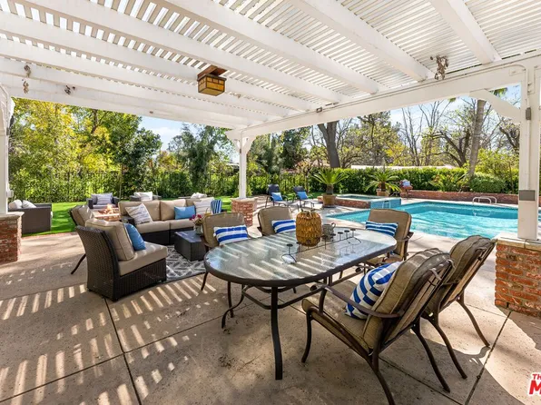 23340 Collins St, Woodland Hills, CA 91367