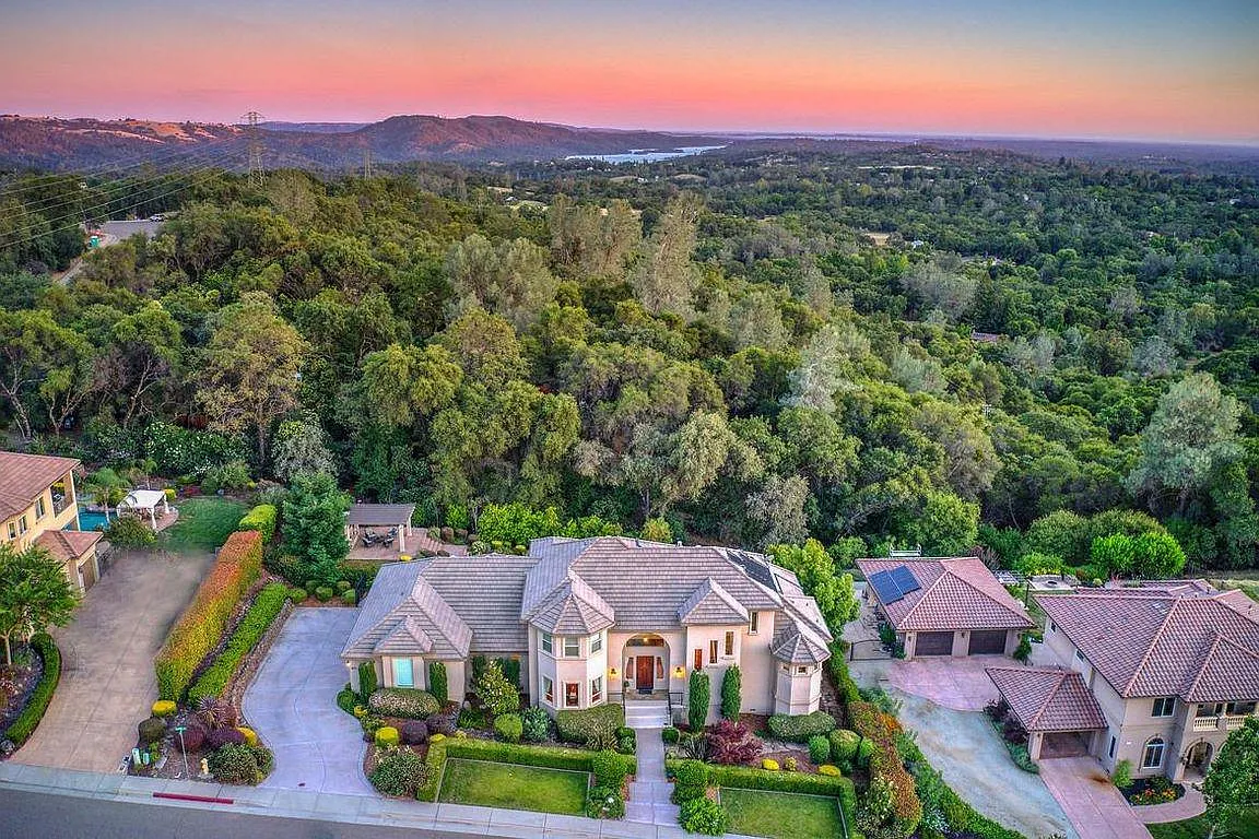 900 Machty Ct photo 1