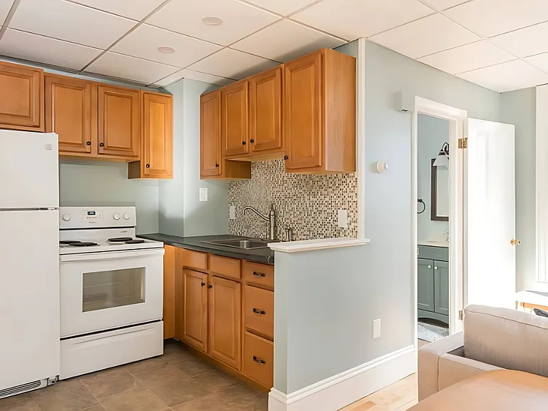 29 Pleasant Ave #3 — Photo 16