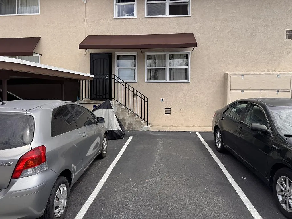 5090 College Ave, apt 3 — Photo 2