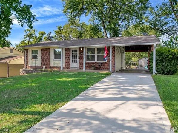 11947 Glenpark Dr, Maryland Heights, MO 63043
