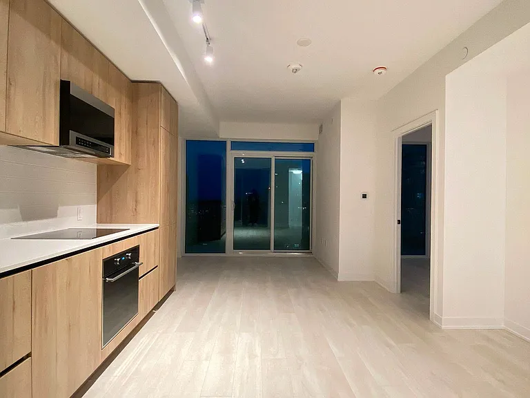 127 Broadway Ave #1501 — Photo 2