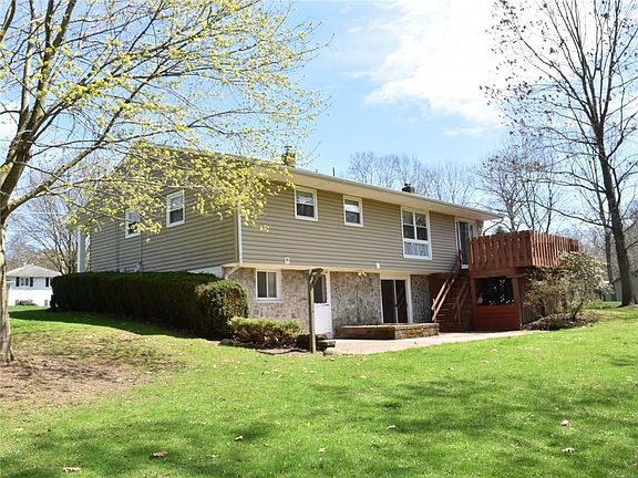 5th image of 15849 Wagner Dr