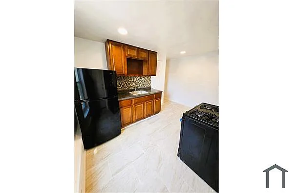 Building Photo - 18 W Haines St #2