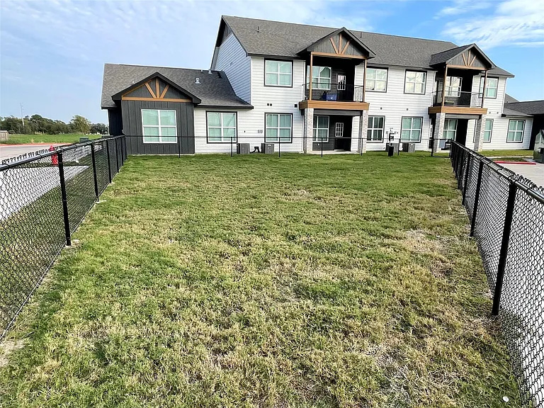 802 W Loop — Photo 18