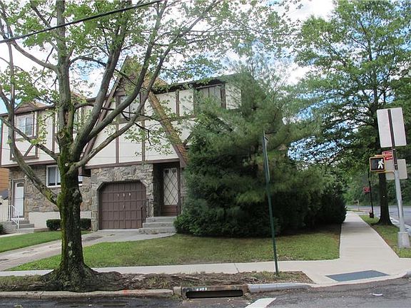 2nd image of 129 Mulberry Ave