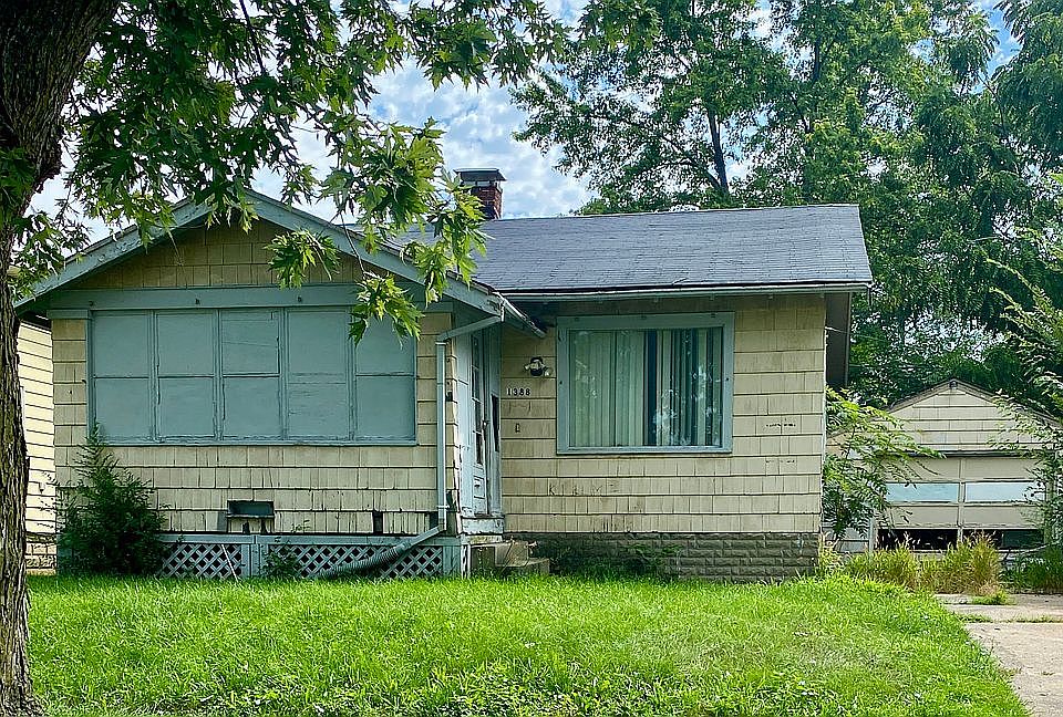 1st image of 1388 N Walnut Grove Ave