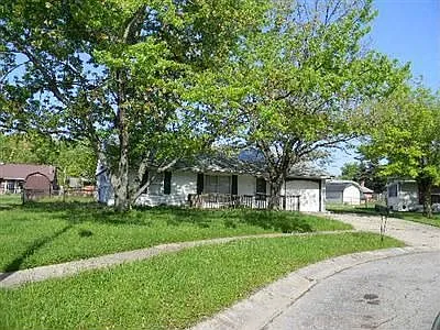 40 Bruce Ct photo 1