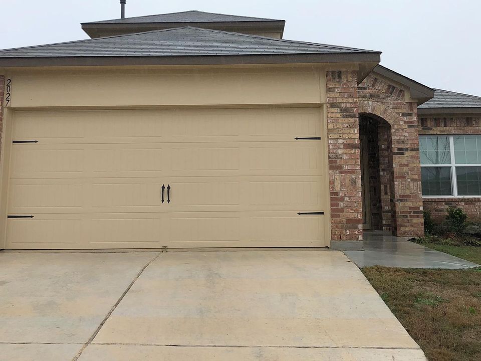 1st image of 2027 Port Ellen Dr