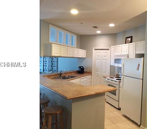 3rd image of 19 Lemoyne Ave APT 43