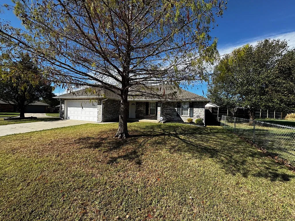 1801 Tudor Pl. Moore, OK 73160 — Photo 2