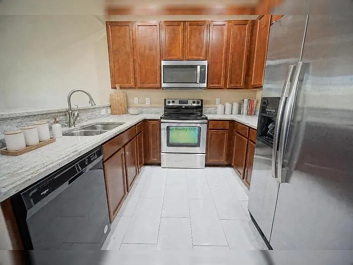 3 bed, 2.5 bath, 1500 sqft, $2,400 — Photo 4