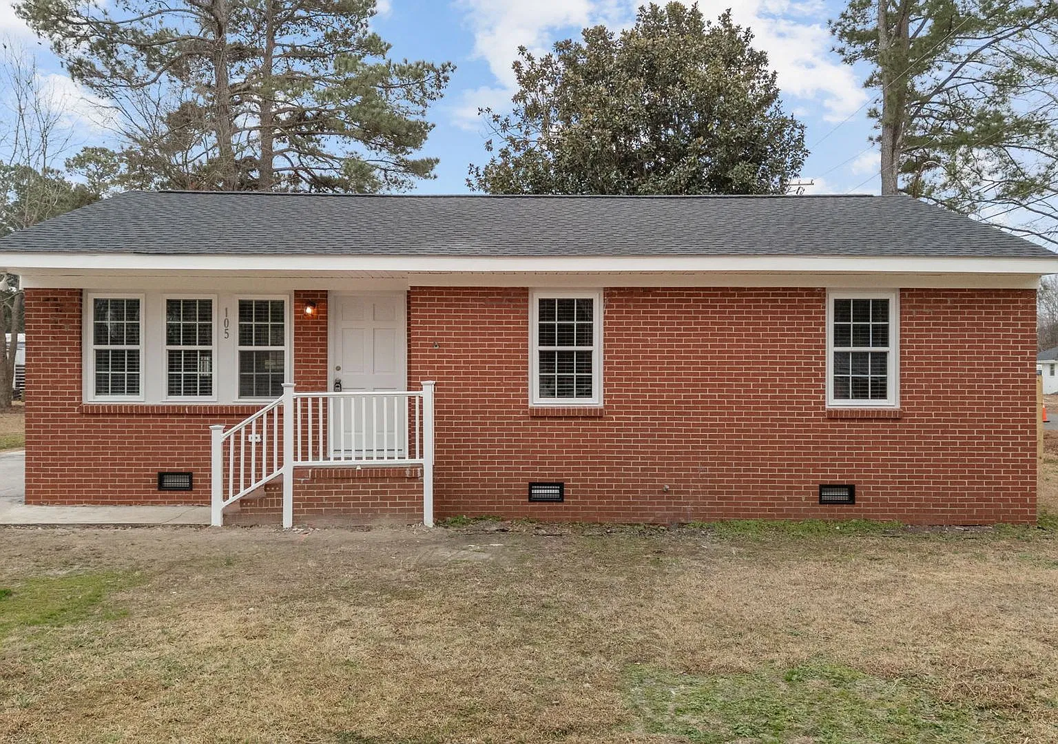 Charming 3-Bedroom Ranch with Hardwood Floors & Spacious Yard in Smithfield! — Photo 2