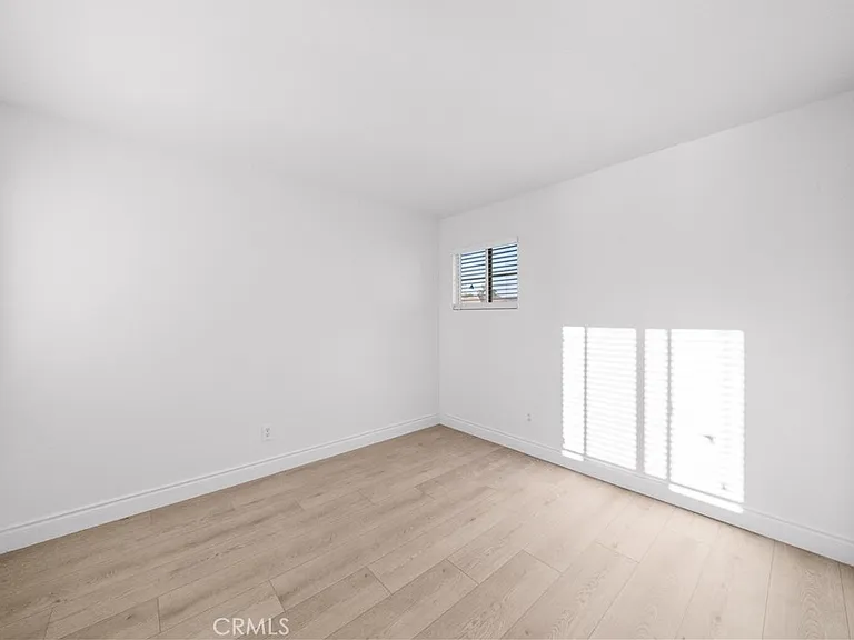 6766 Royal Crest Ct — Photo 34