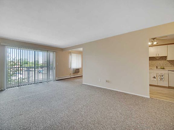 3rd image of 4 Villa Verde Dr APT 203