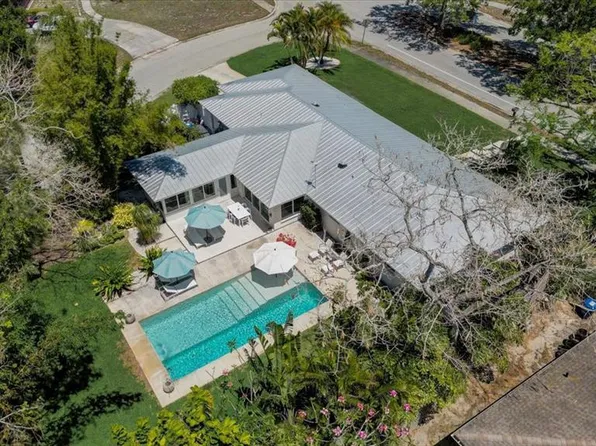 2531 Siesta Dr, Sarasota, FL 34239