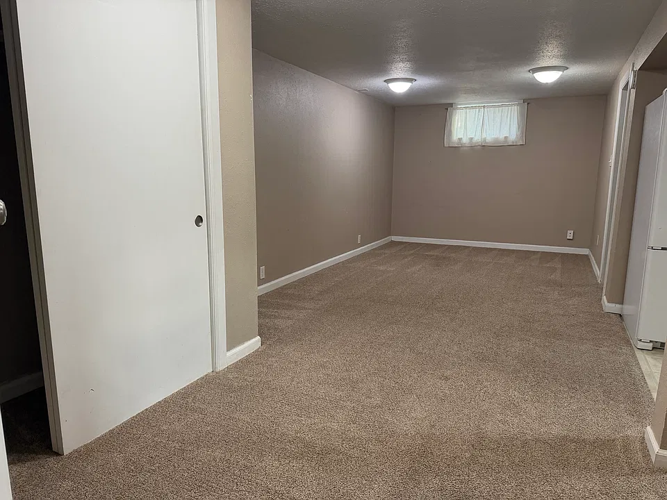626 S Elliott Ave #BASEMENT