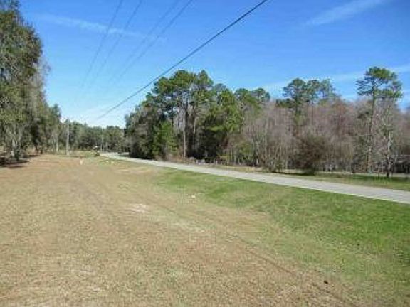 Exterior Neighborhood (street photo)