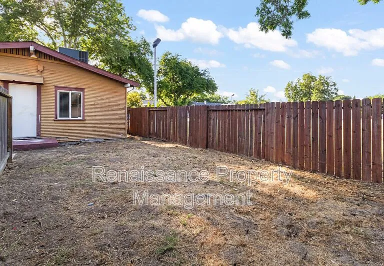 1026 N Windeler Ave #A — Photo 22