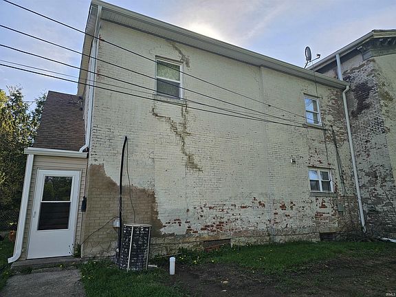 4th image of 1600 High St