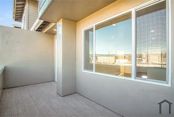 3 bed, 1500 sqft, $4,302 — Photo 4