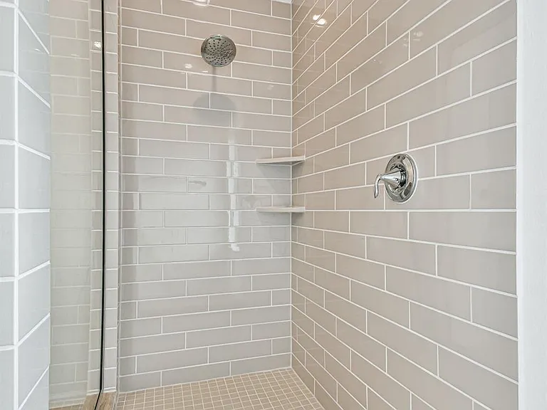 678 Royal Arch — Photo 27
