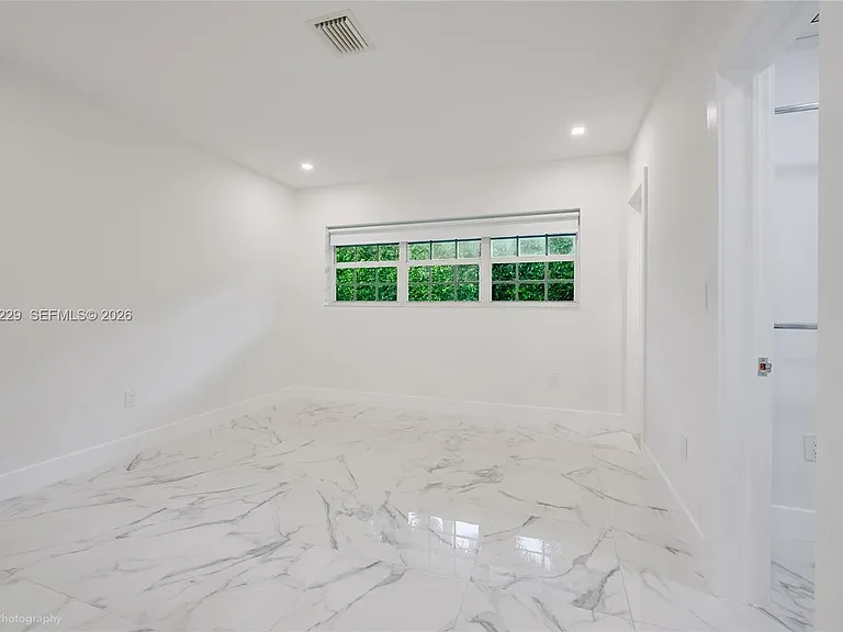 52 Camden Dr — Photo 35