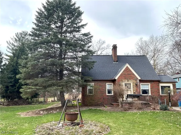 108 Forest Hill Dr, Amherst, OH 44001