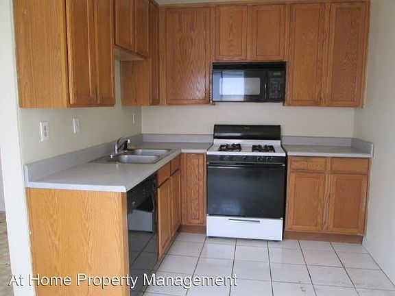 3rd image of 703 Francis St