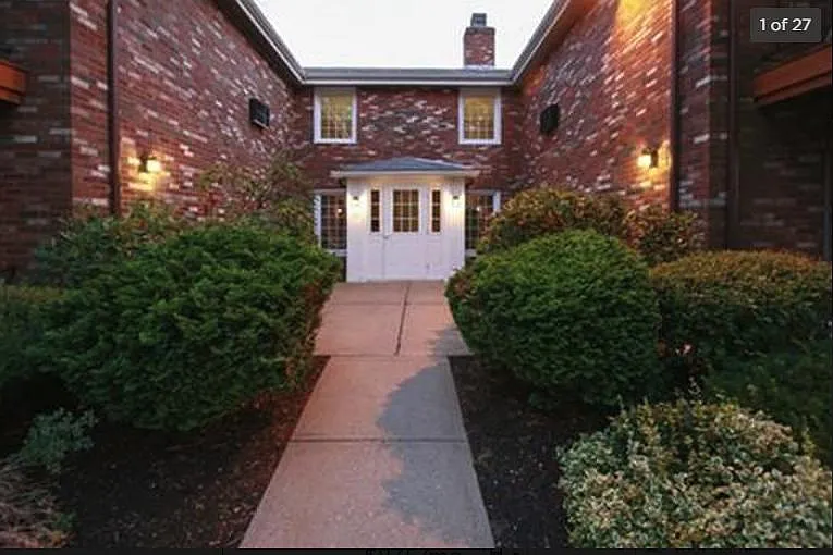 23 Fountain Ln — Photo 8