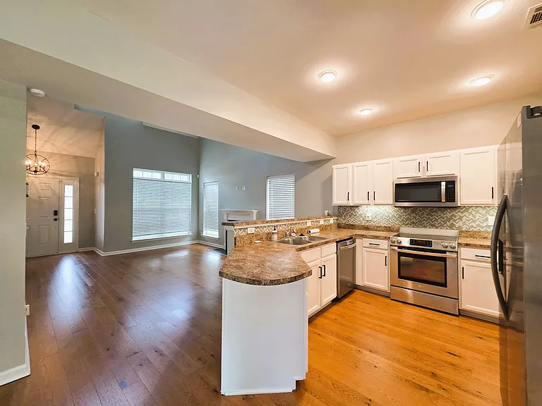 4213 Longfellow Dr — Photo 7