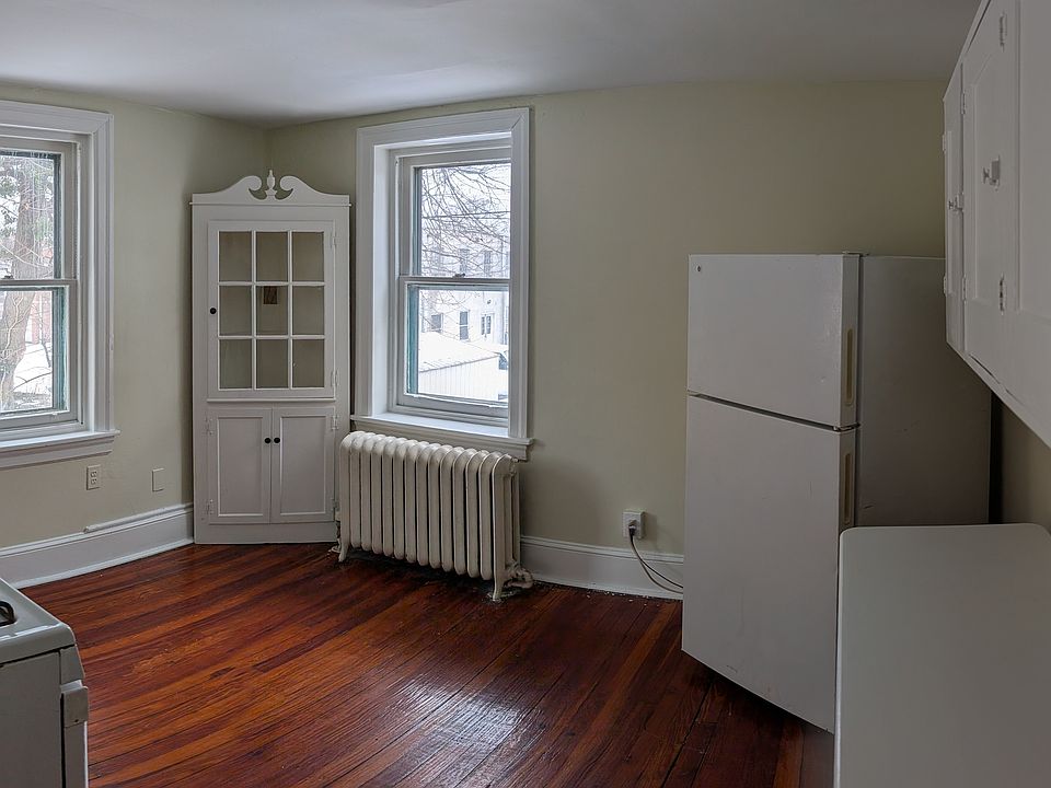 2nd image of 21 E Penn St APT 3