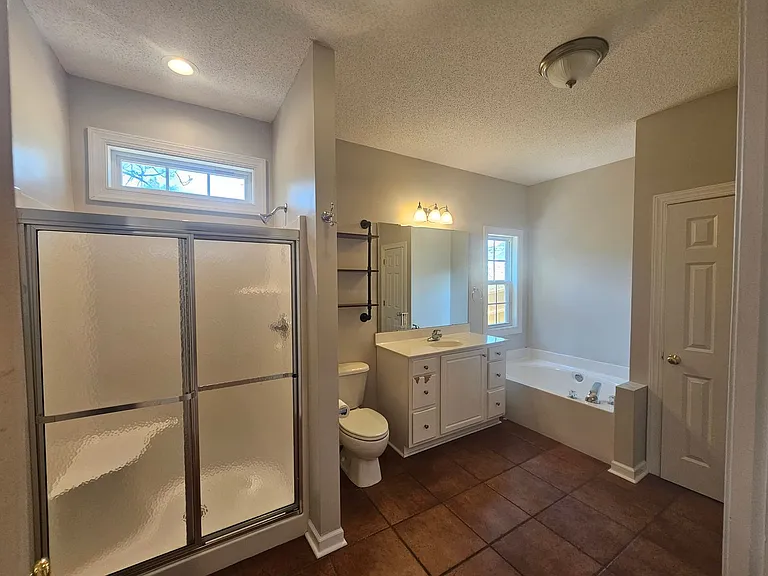 140 Patricia Ct — Photo 12