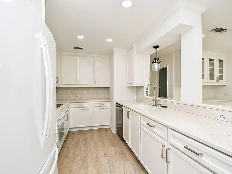 6114 Kirby Dr — Photo 16