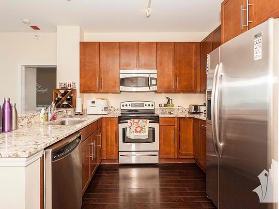 4th image of 1629 S Prairie Ave Unit 2208A