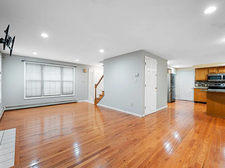 4 Nightingale Dr — Photo 4