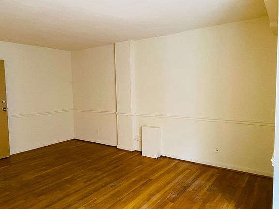 4th image of 3425 Kensington Ave APT 206