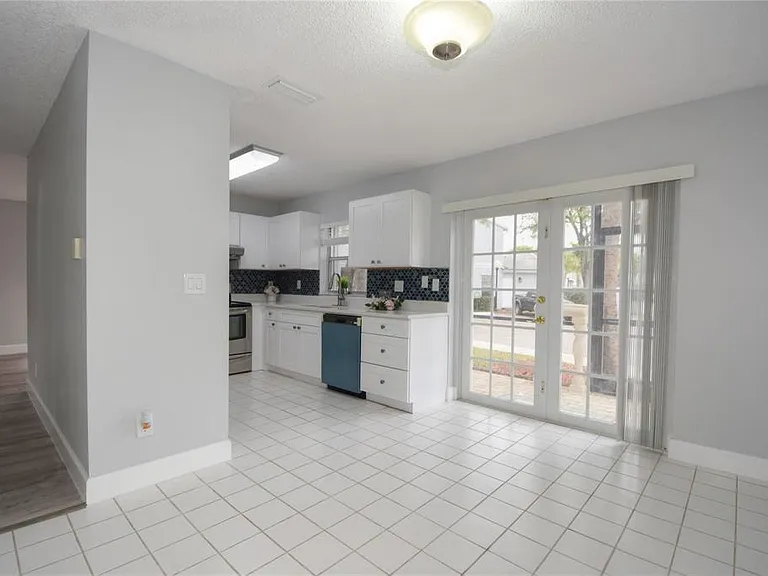 4801 Grapevine Way — Photo 3