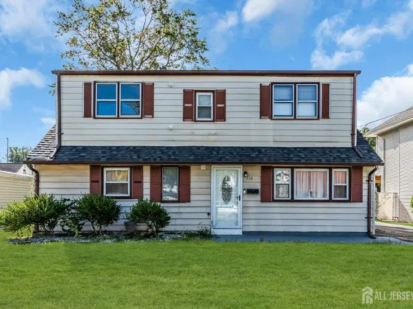 110 W Warren St, Iselin, NJ 08830