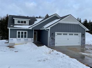 5033 Timber Bluff Dr, Eau Claire, WI 54701