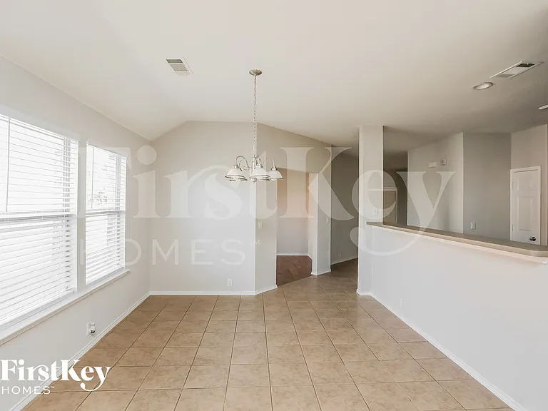 316 Meagan St — Photo 4