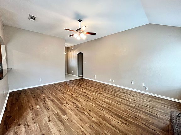 3rd image of 1109 Hidden Glade Dr
