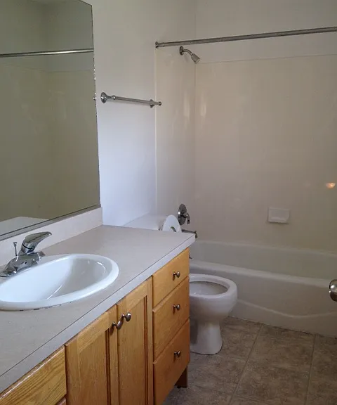 1042 N 200 W #4 — Photo 11