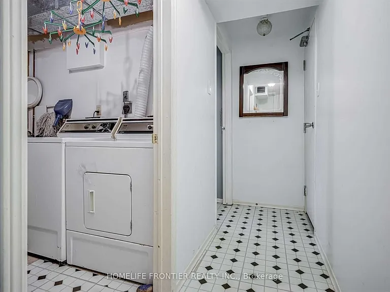 31 Madsen Cres #BASEMENT — Photo 10
